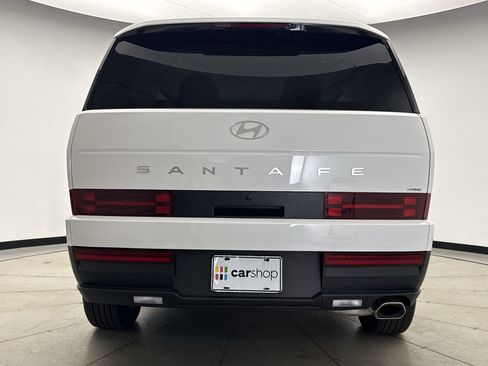 Used 2025 Hyundai Santa Fe SE AWD/4WD image 4