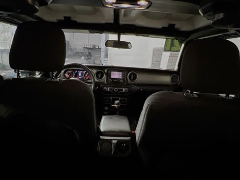 Used 2021 Jeep Wrangler Sport image 30