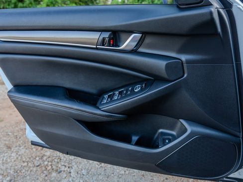 Used 2018 Honda Accord Sport image 24