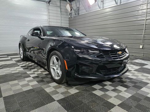 Used 2019 Chevrolet Camaro LT RWD image 4