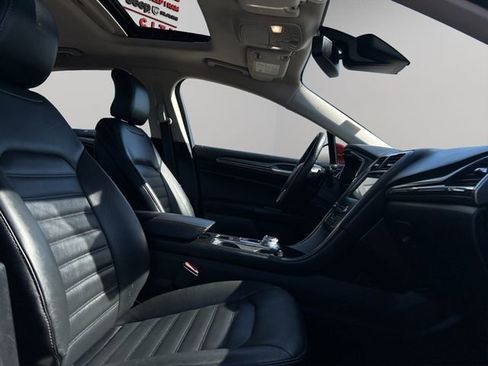 Used 2017 Ford Fusion SE w/ Fusion SE Technology Package image 40