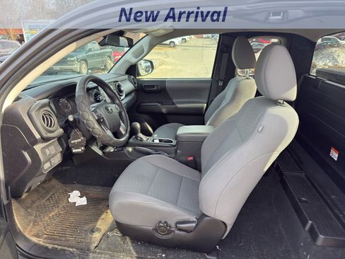 Used 2022 Toyota Tacoma SR image 8