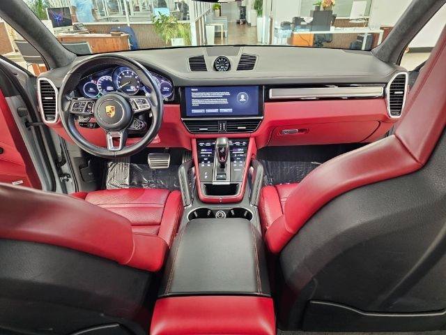 Used 2022 Porsche Cayenne Turbo S AWD/4WD image 10