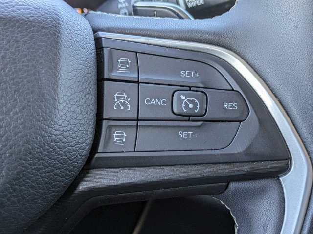 Used 2023 Jeep Grand Cherokee L Laredo AWD/4WD image 25