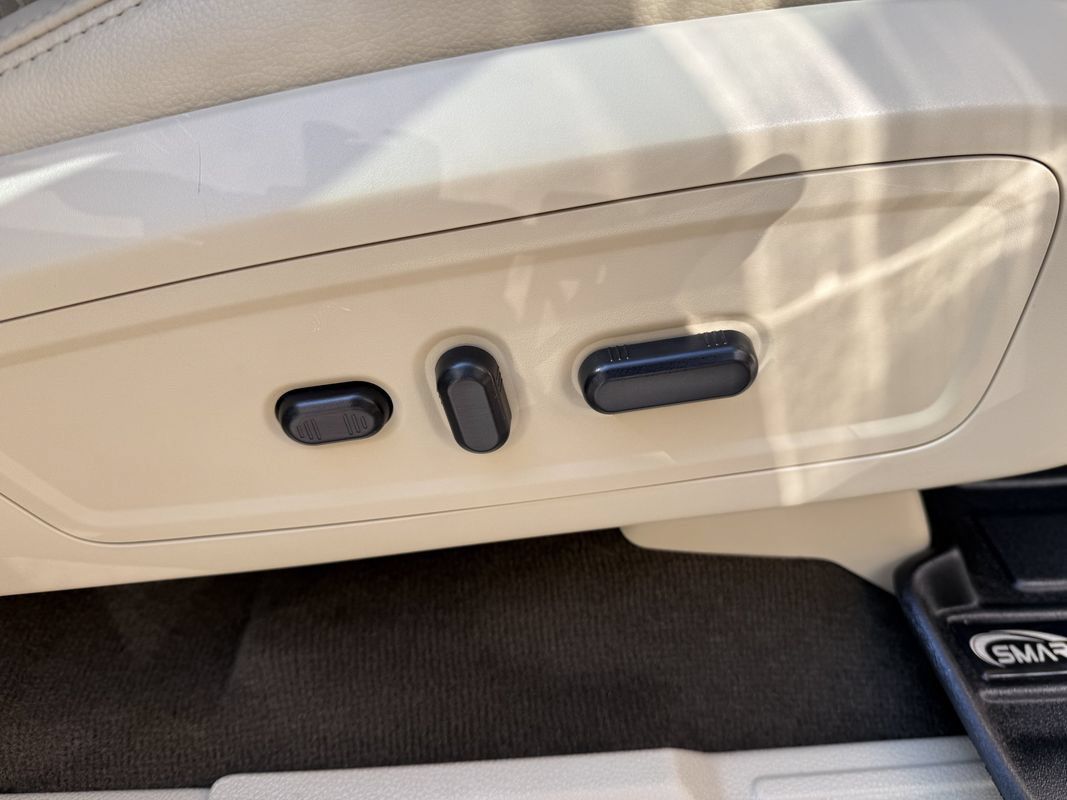 Used 2015 Lincoln Navigator 4WD w/ Equipment Group 101A Reserve image 50