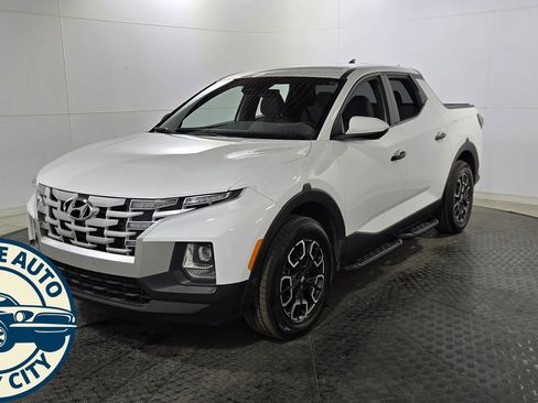 Used 2023 Hyundai Santa Cruz SE image 2