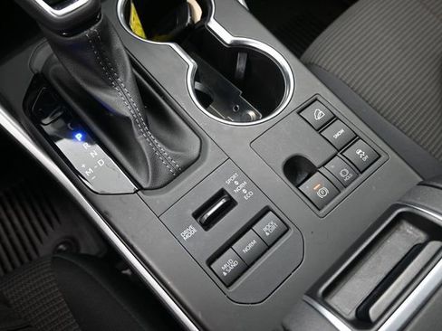 Used 2024 Toyota Highlander LE image 20