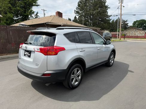 Used 2015 Toyota RAV4 XLE AWD/4WD image 4