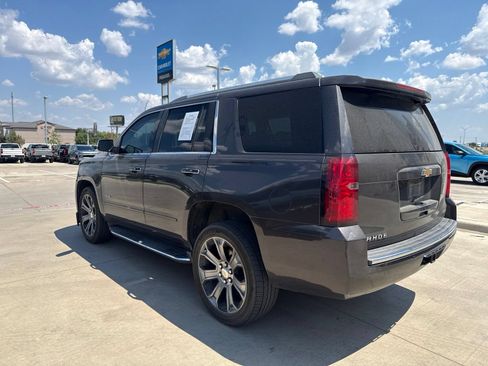 Used 2018 Chevrolet Tahoe Premier RWD image 2