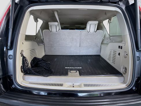 Used 2019 Cadillac Escalade ESV Luxury image 34