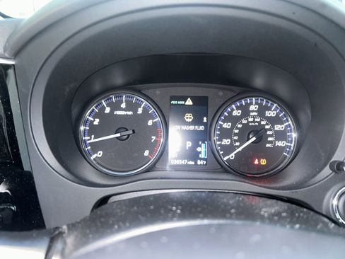 Used 2019 Mitsubishi Outlander SE image 2