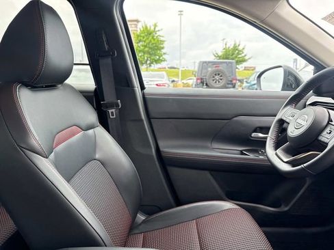 Used 2025 Nissan Kicks SR FWD image 15