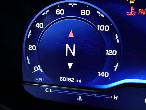 Used 2023 Chevrolet Suburban Z71 w/ Luxury Package image 28