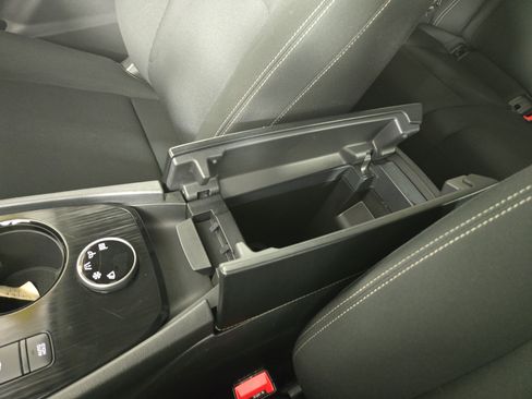 Used 2024 Nissan Rogue S AWD/4WD image 25