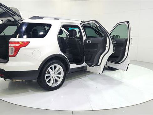 Used 2015 Ford Explorer XLT w/ Equipment Group 202A image 32