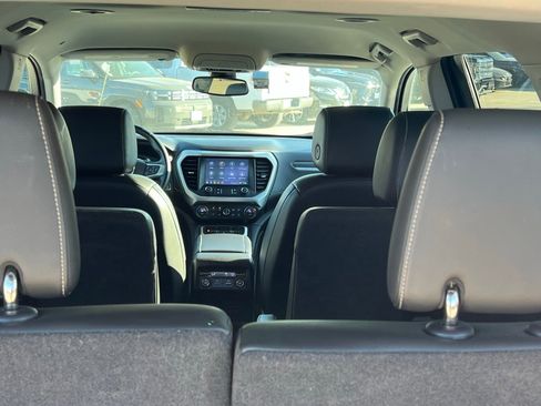 Used 2023 GMC Acadia SLT image 16