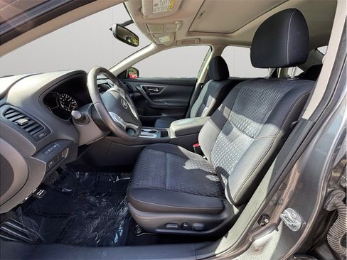 Used 2017 Nissan Altima 2.5 SV w/ Convenience Package image 2