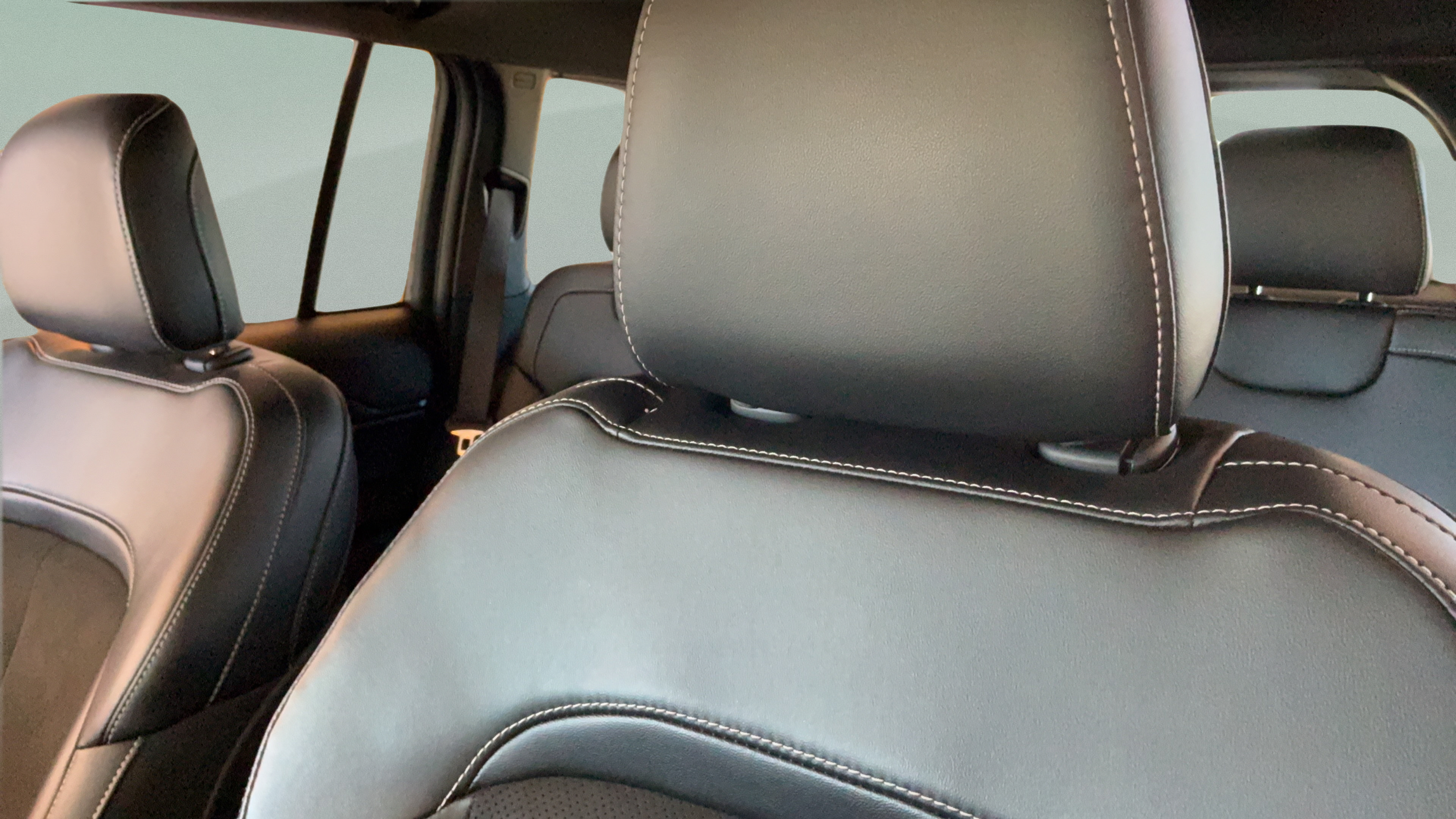 Used 2025 Jeep Grand Cherokee Altitude RWD image 26