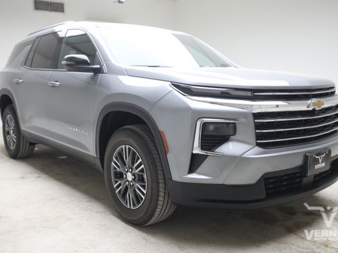 New 2027 Chevrolet Traverse LT w/ Driver Confidence Package FWD image 7