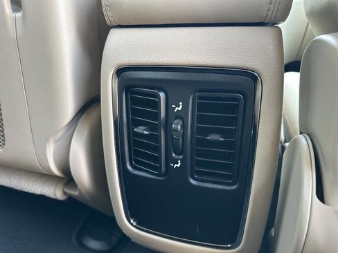Used 2019 Jeep Grand Cherokee Laredo image 25