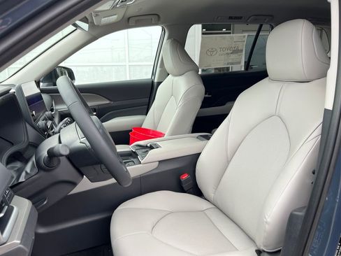 New 2026 Toyota Grand Highlander AWD image 19