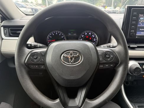Used 2020 Toyota RAV4 XLE w/ Convenience Package FWD image 17