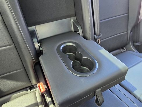 Used 2021 Volkswagen Tiguan SE w/ Panoramic Sunroof Package image 30