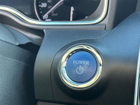 Used 2021 Toyota Avalon Limited image 12