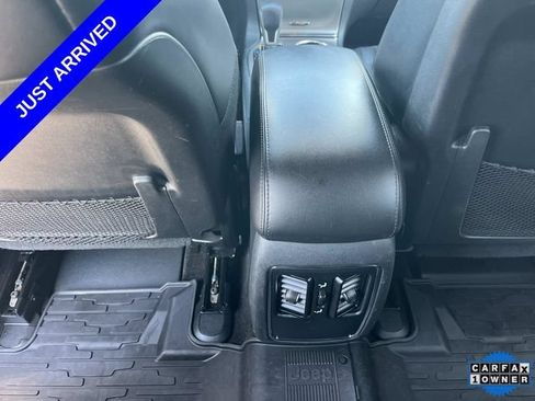 Used 2019 Jeep Grand Cherokee Laredo w/ Laredo X Package RWD image 17