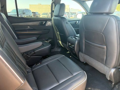 Used 2025 Buick Enclave Avenir w/ Super Cruise Package FWD image 10