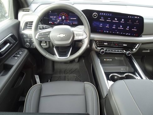 New 2026 Chevrolet Suburban Premier image 7