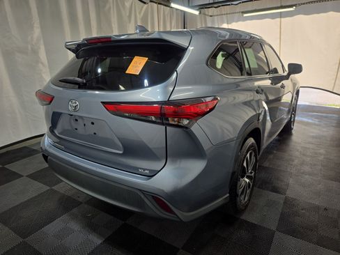 Used 2020 Toyota Highlander XLE FWD image 6