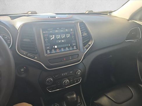 Used 2022 Jeep Cherokee Trailhawk image 14