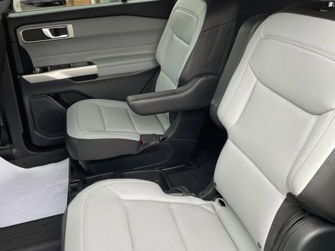 Used 2021 Ford Explorer XLT w/ Equipment Group 202A image 27