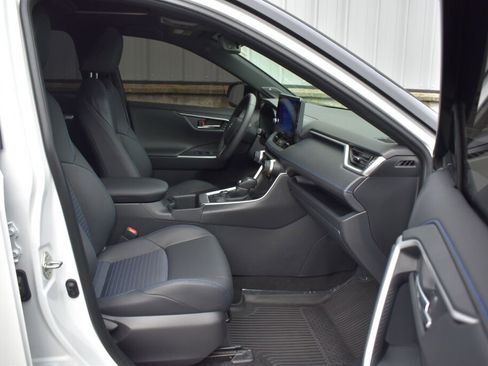 Used 2024 Toyota RAV4 XSE w/ Advanced Technology Package AWD/4WD image 25