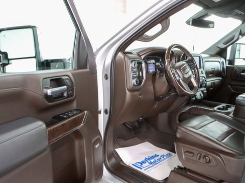 Used 2022 GMC Sierra 3500 Denali image 3