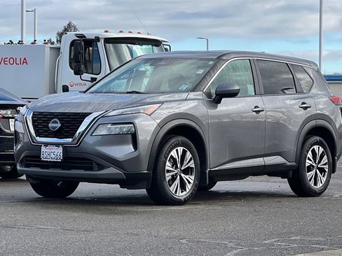 Used 2023 Nissan Rogue SV image 10