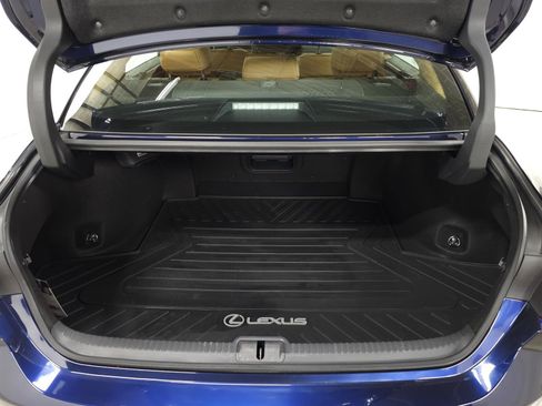 Certified 2025 Lexus ES 300h w/ Luxury Package image 8