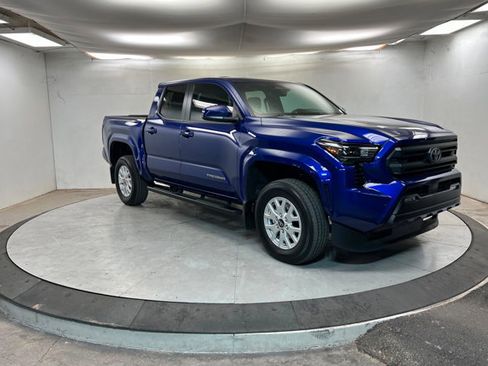 Used 2025 Toyota Tacoma SR5 image 7