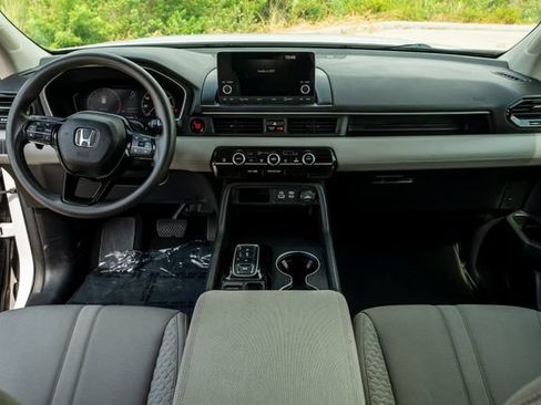 Certified 2023 Honda Pilot LX image 8