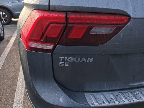 Used 2020 Volkswagen Tiguan SE w/ Panoramic Sunroof Package FWD image 8