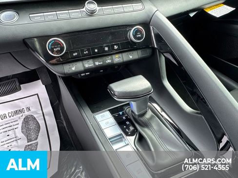 Used 2025 Hyundai Elantra SEL image 34