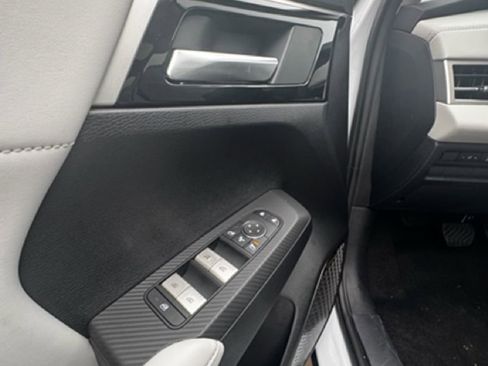 New 2026 Mitsubishi Outlander SE FWD image 10