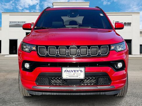 Used 2022 Jeep Compass Limited image 3