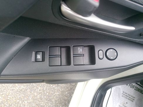 Used 2012 MAZDA MAZDA3 i Sport FWD image 22