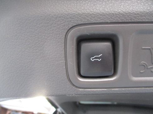 Used 2021 Ford Expedition XLT image 38