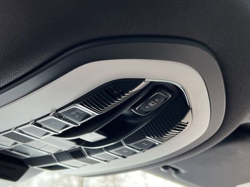 Certified 2025 Porsche Macan image 31