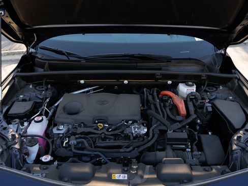 Used 2024 Toyota Venza XLE image 42