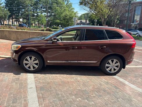 Used 2016 Volvo XC60 T6 w/ Proximity Package AWD/4WD image 6