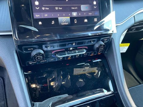 New 2025 Jeep Grand Cherokee Laredo image 18